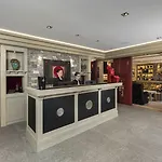 Hotel Le K2 Djola 4*