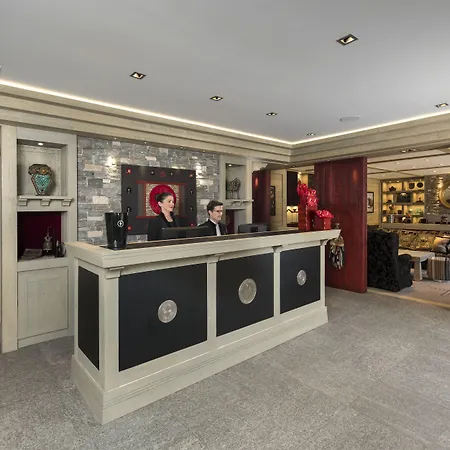 Hotel Le K2 Djola 4*